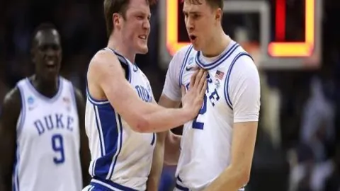 山东泰山官方球星卡巅峰版限量推出，尊享收藏价698元，泰山荣耀，错过不再！