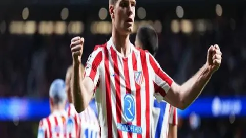 29岁球员半年蜕变重生，回归曼联后火力全开：19场激战进9球获高度赞誉