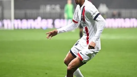 吴宇斩获速度滑冰5000米金牌，中国代表队包揽前三甲